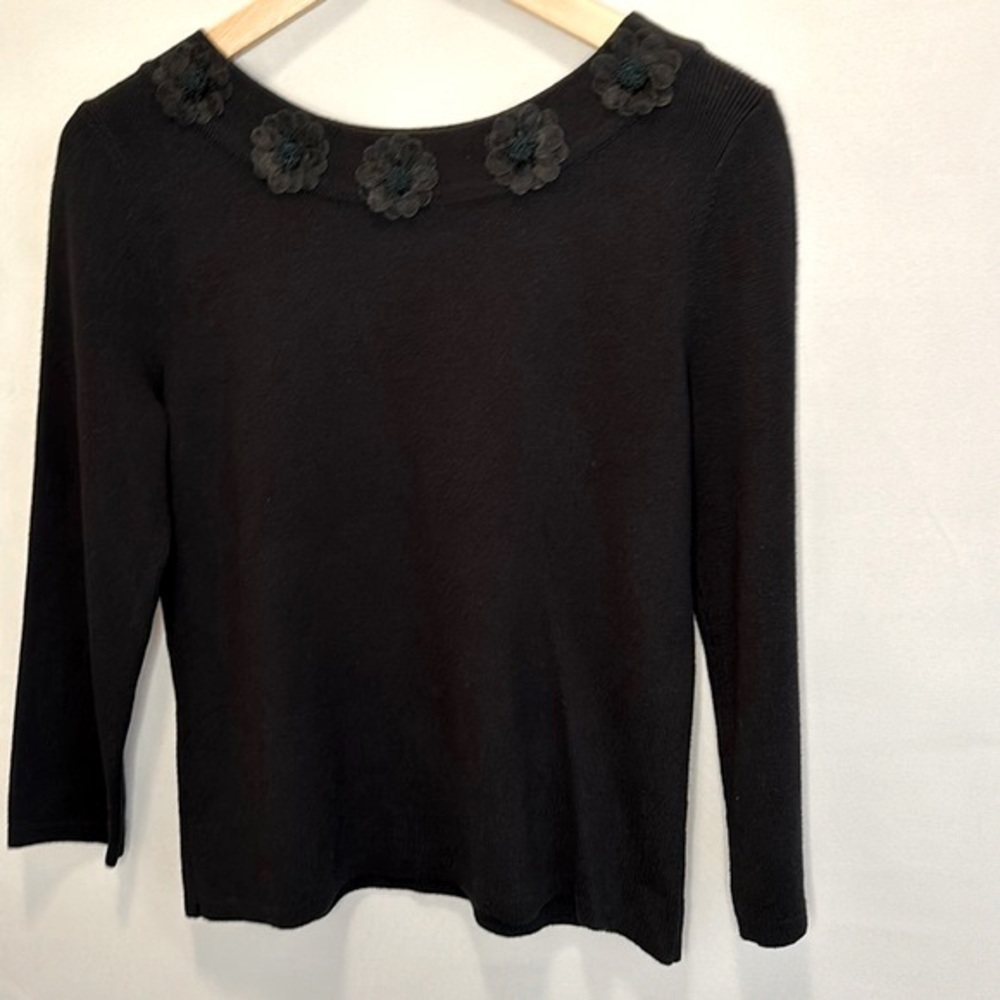 Larry Levine Womens Sweater Knit 3/4 Sleeve Decorative Flowers Neckline Black M